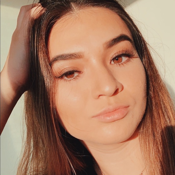 Meet your Posher, Alexis - Picture 1 of 1